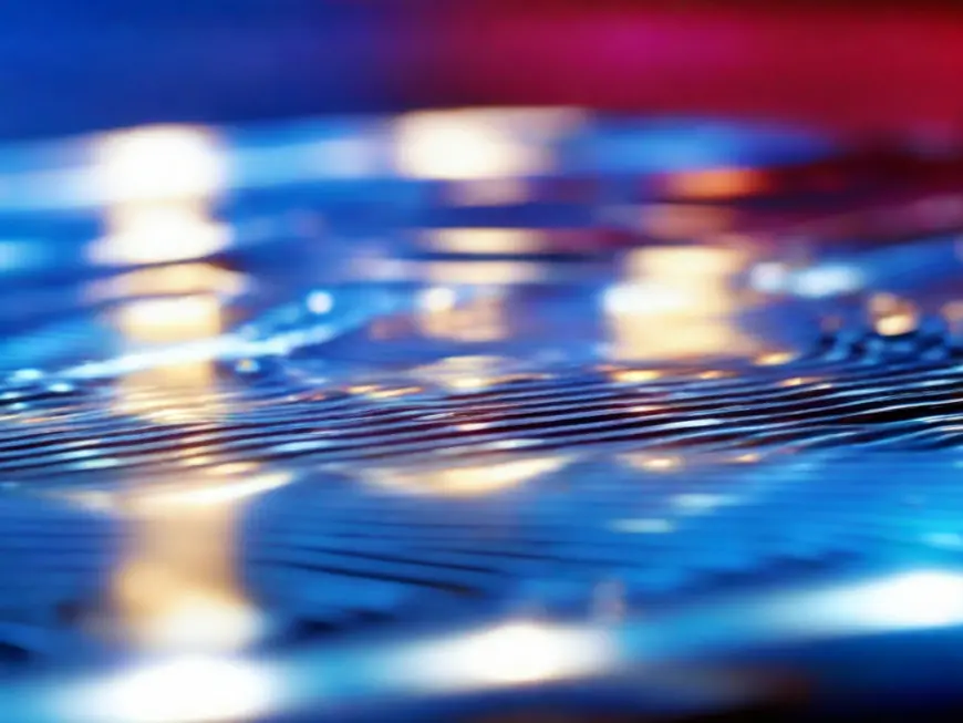 Scientists Develop Silicon-less Computer Using Light Waves