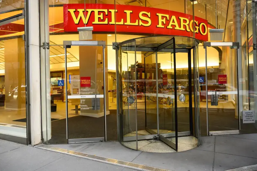 Bitcoin Dips But Wells Fargo Bets Big: A Dive into Their ETF Strategy