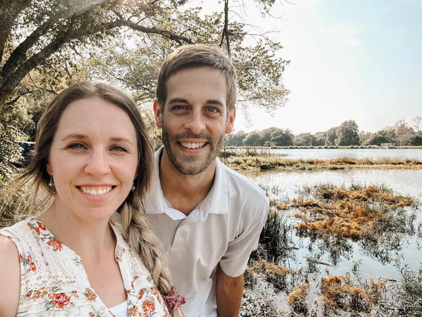 Jill Duggar and Family Bring Flowers to Stillborn Daughter's Grave