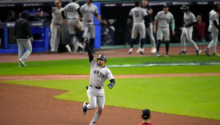 Juan Soto's tiebreaking homer in 10th lifts Yankees into World Series