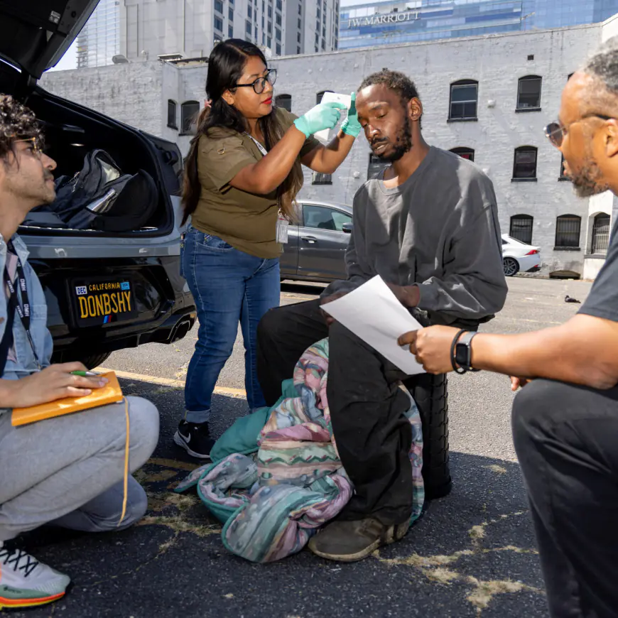 In L.A., Street Psychiatrists Offer the Homeless a Radical Step Forward