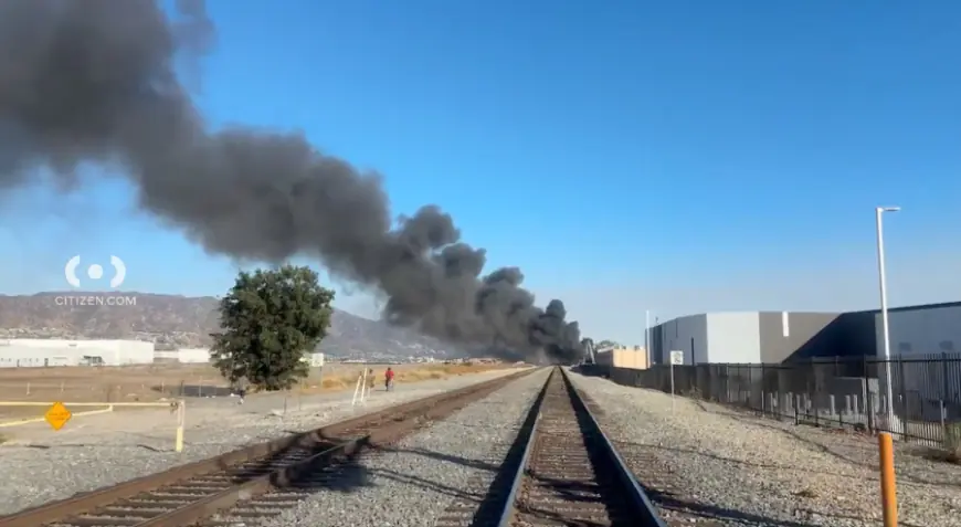 Crews knock down structure fire near Burbank airport