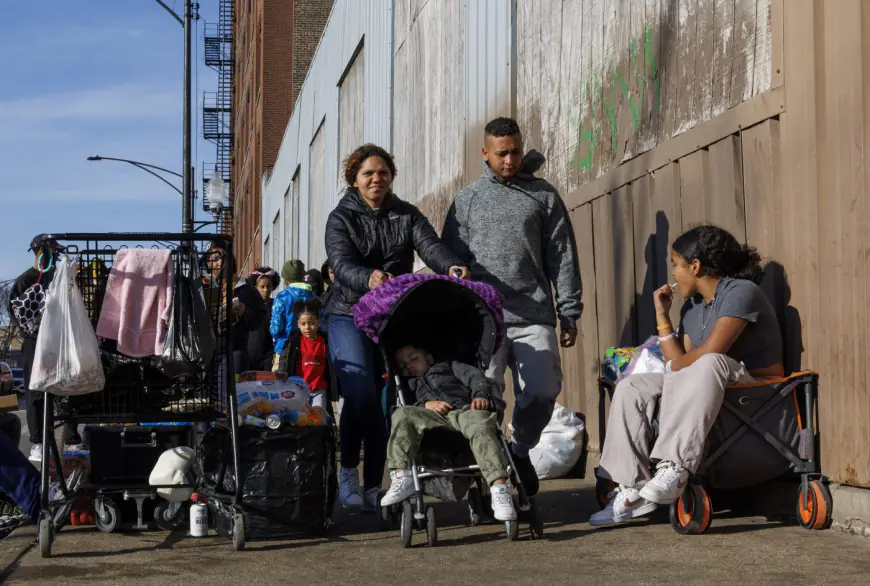 Mayor Brandon Johnson to shut down migrant shelters, combine with existing homeless system in 2024