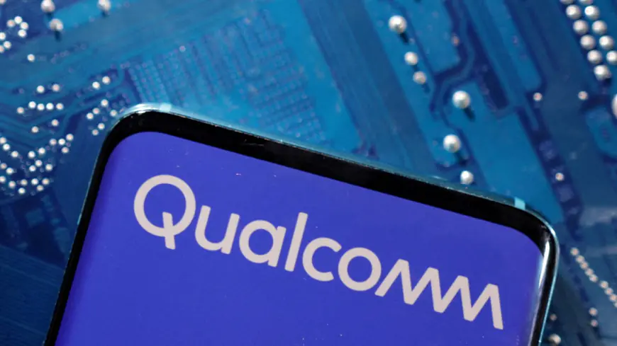 Qualcomm Revamps Mobile Phone Chips for AI, Signs Samsung and Others