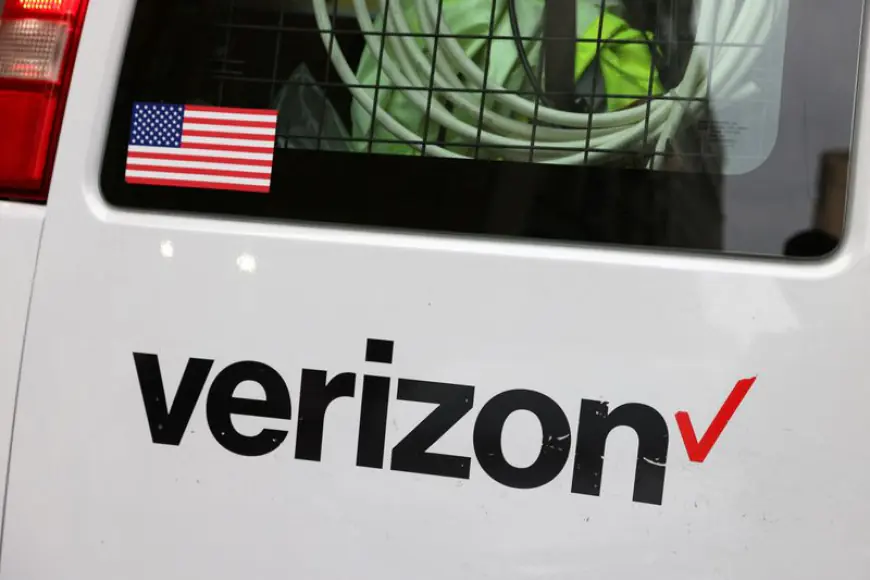 Verizon misses quarterly revenue estimates on fewer device upgrades