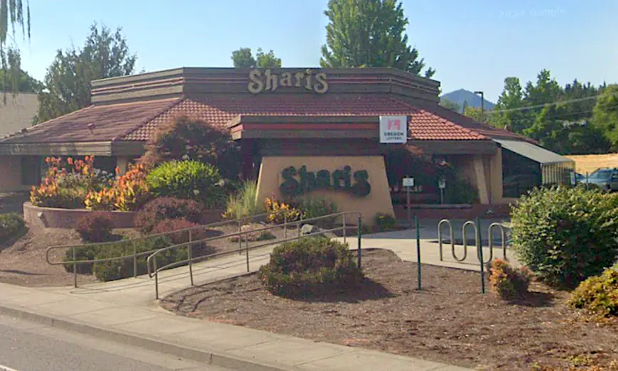 Roadtrip mainstay Shari’s abruptly closes more than half its restaurants