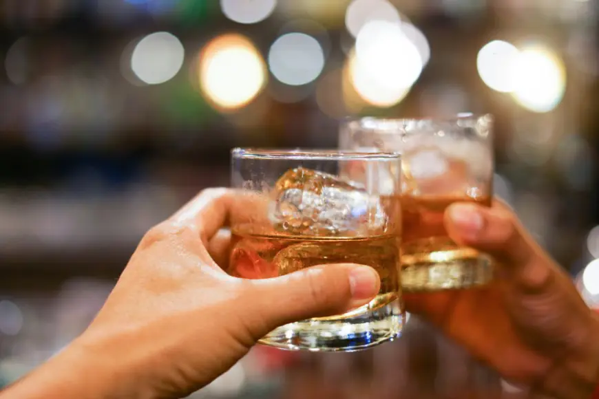 Researchers recommend men abstain from alcohol before conceiving