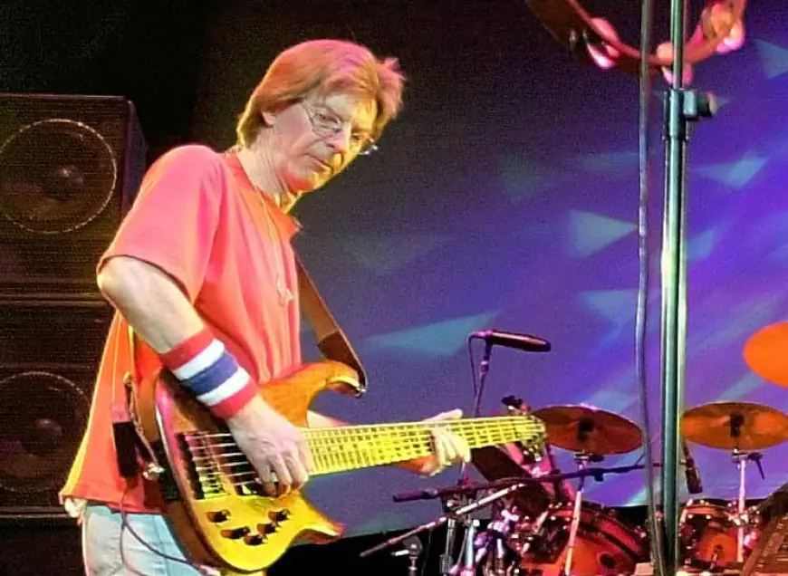 Phil Lesh, founding member of Grateful Dead and influential bassist, has died at 84