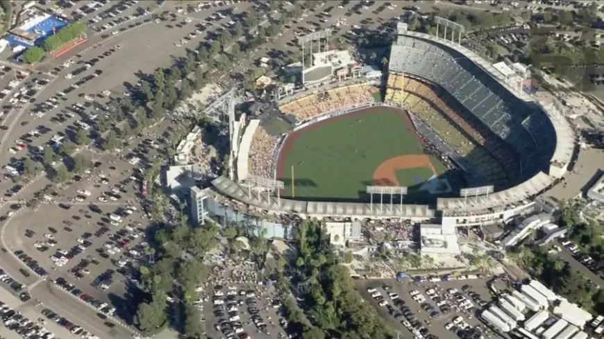 Sky5 Live: Fans arrive for World Series Game 1