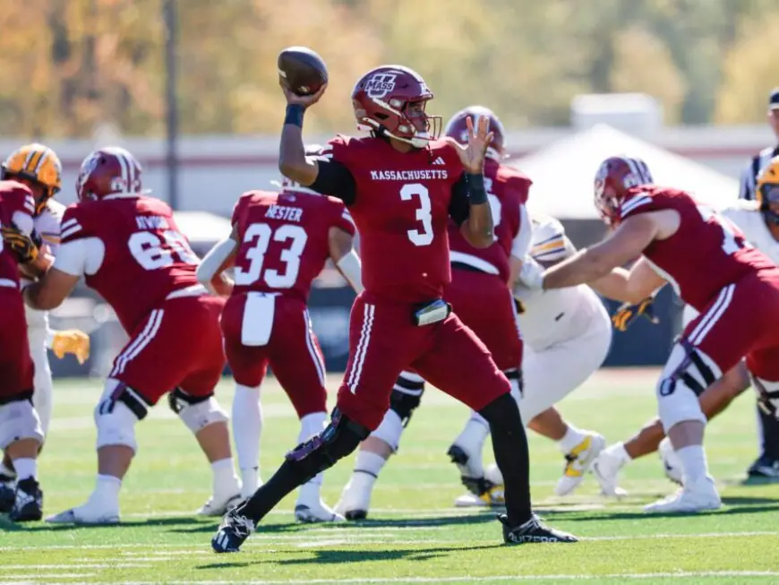 Taisun Phommachanh guides UMass to 35-7 victory over FCS member Wagner