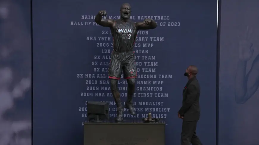 Artist behind Dwyane Wade statue defends likeness of Heat legend amid criticism