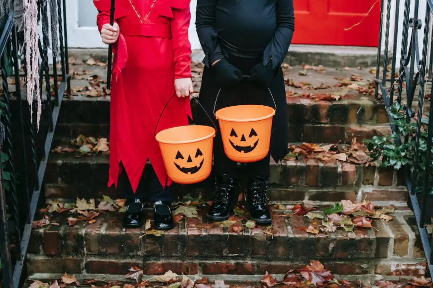 When does trick-or-treating start? List of times across Chicago suburbs for Halloween