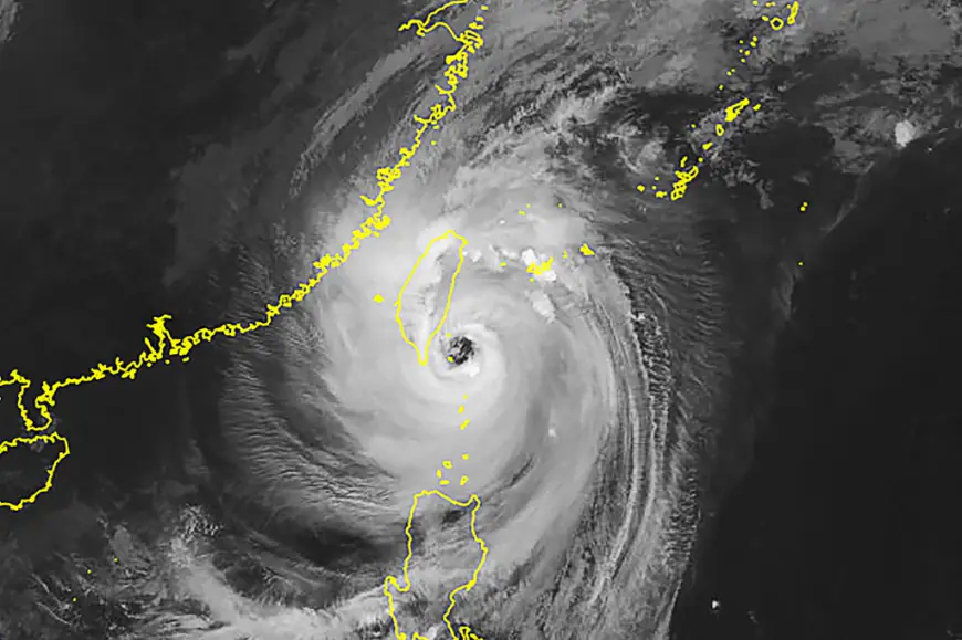 Super typhoon Kong-rey to make landfall in Taiwan