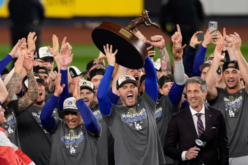 PHOTOS: Dodgers, fans celebrate World Series title