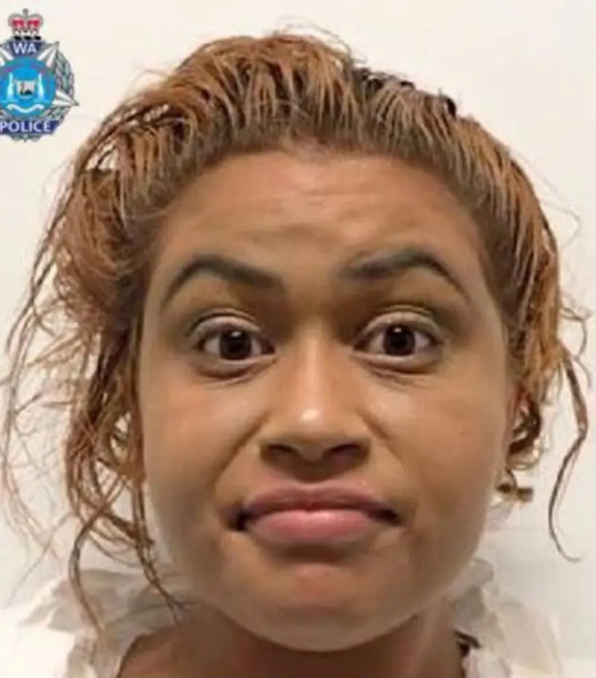 Woman randomly slugs 2-year-old girl in the face at busy shopping center