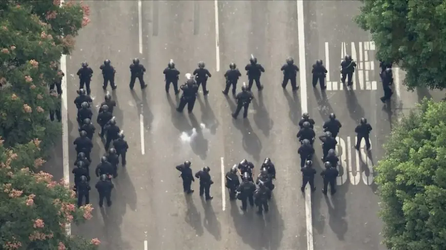 Bottle thrown at LAPD officers in DTLA following World Series parade