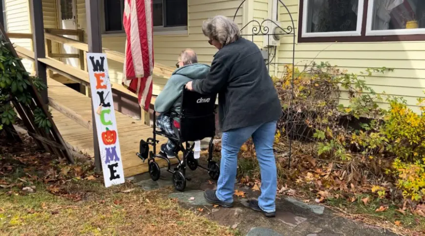 US Navy veteran met with a surprise after returning home from the hospital