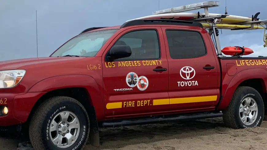 Boat capsizes in waters off Redondo Beach; 1 reportedly dead, 5 rescued