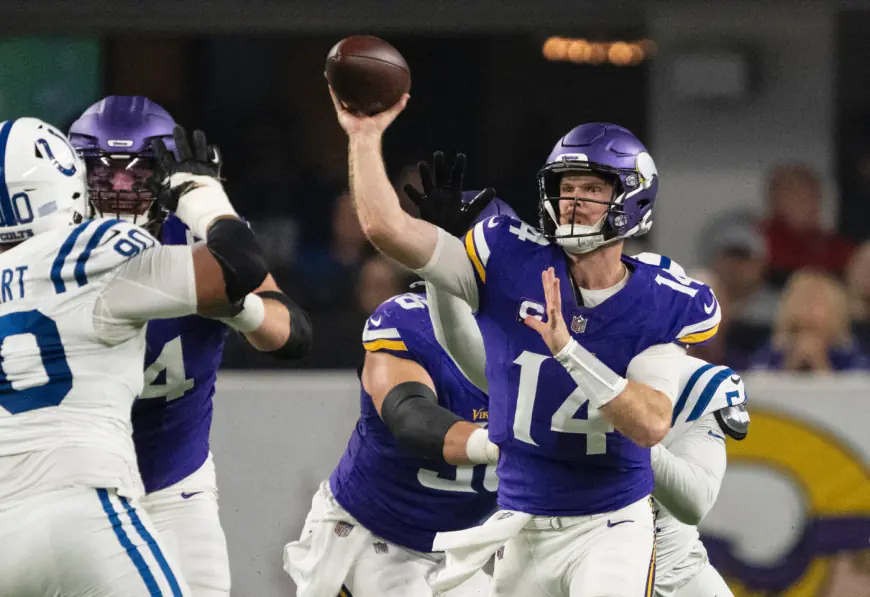 Vikings shake off rough start to beat Colts 21-13