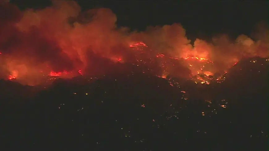 Live updates: 14K acre Mountain Fire burns dozens of homes, threatens thousands more