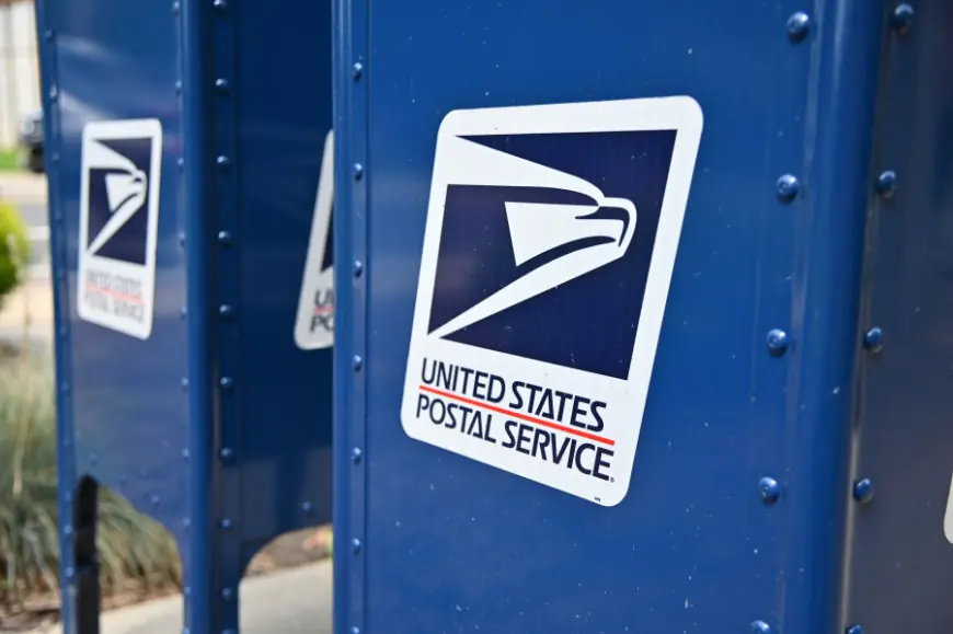 St. Louis-area mail carrier accused of stealing checks, selling mail key