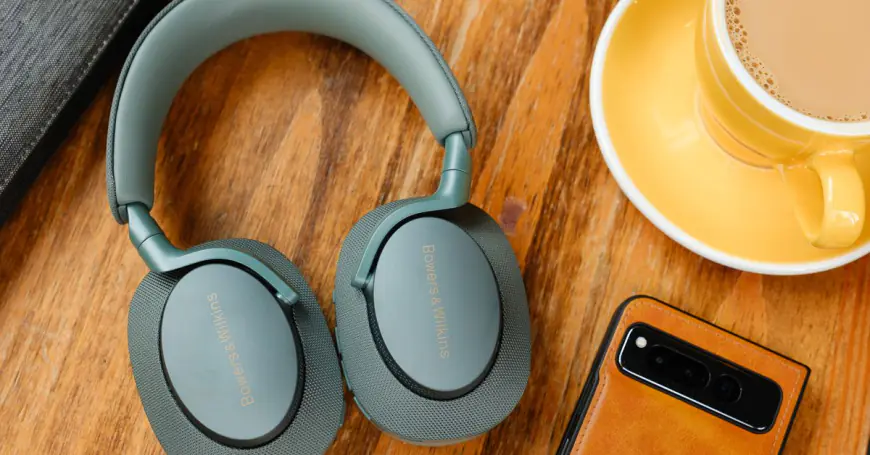 Bowers and Wilkins’ excellent sounding PX7 S2e headphones are $120 off