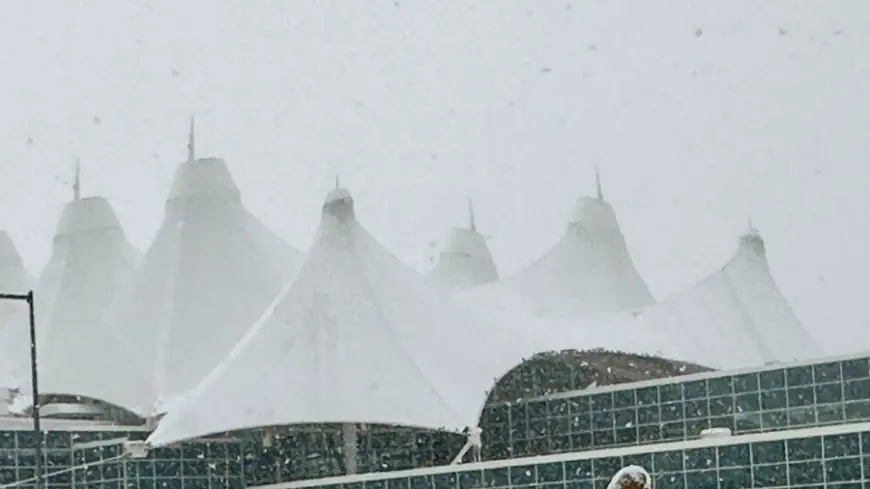 Hundreds of flights delayed, canceled at DIA Saturday