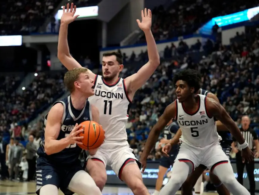 Southborough’s Alex Karaban has 17 points as No. 3 UConn rolls past New Hampshire