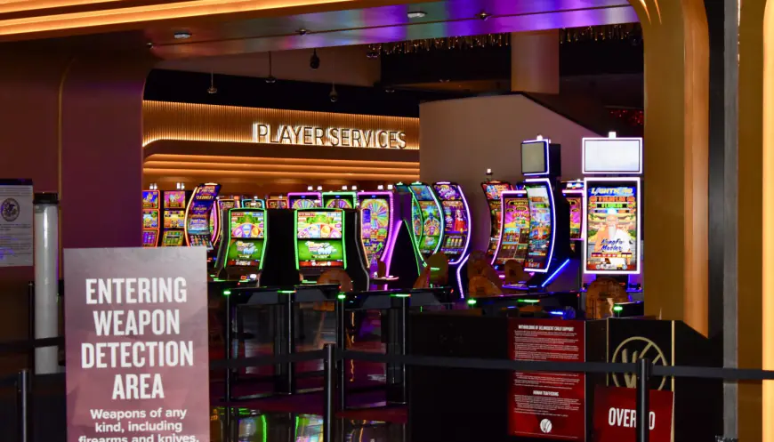 New casino open for business in Chicago's south suburbs