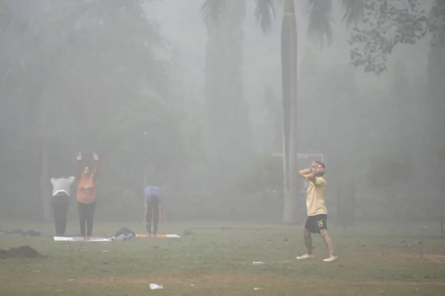 India’s capital chokes as air pollution levels hit 50 times the safe limit