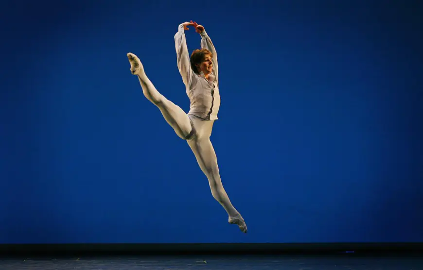 Russian ballet dancer Vladimir Shklyarov dies in fall from balcony at age 39