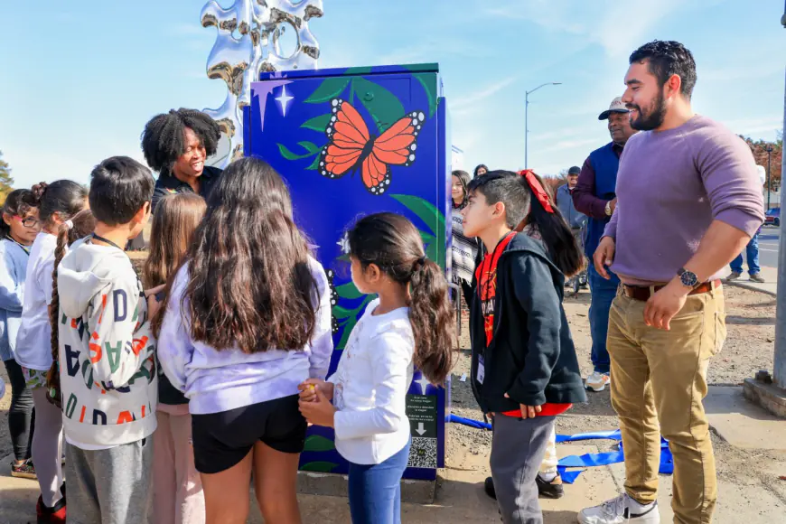 Kids are helping revitalize East Palo Alto, one arty electrical box at a time