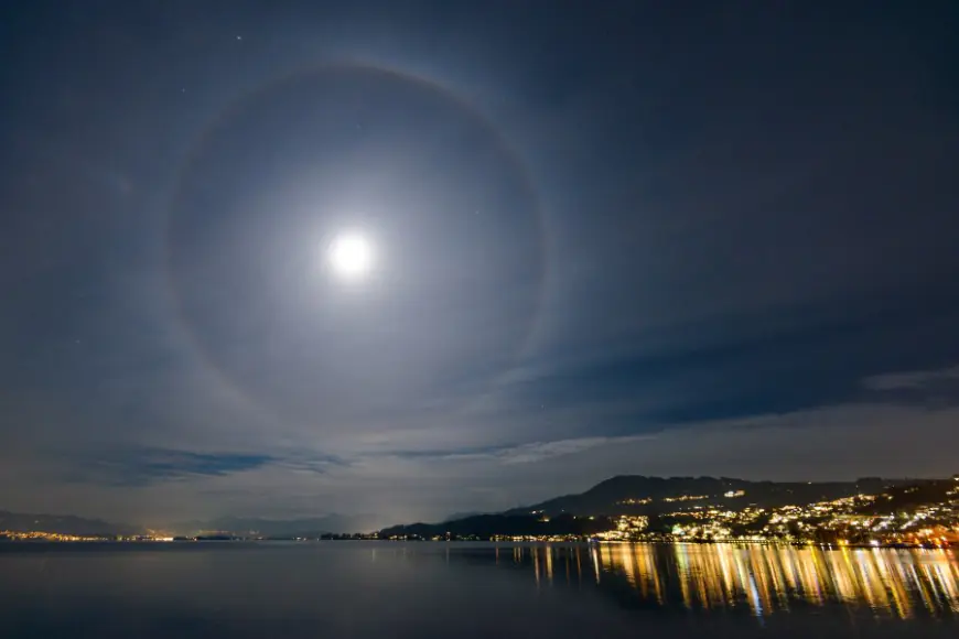 What causes a halo around the moon?