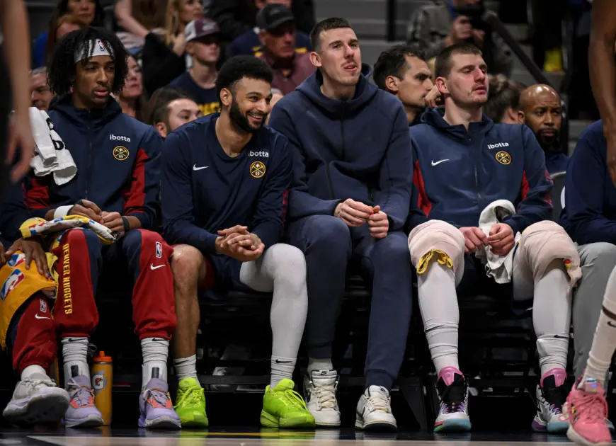 Vlatko Cancar leaves Nuggets’ game with left knee sprain