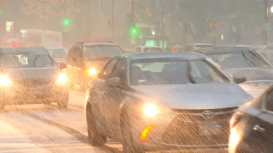 Timeline: What to expect and when with ‘bursts of heavy, wet snow' coming to Chicago