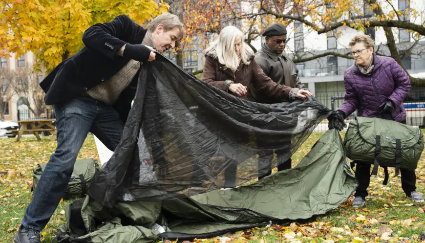 Chicago homeless people would receive 'backpack beds' under fundraising plan