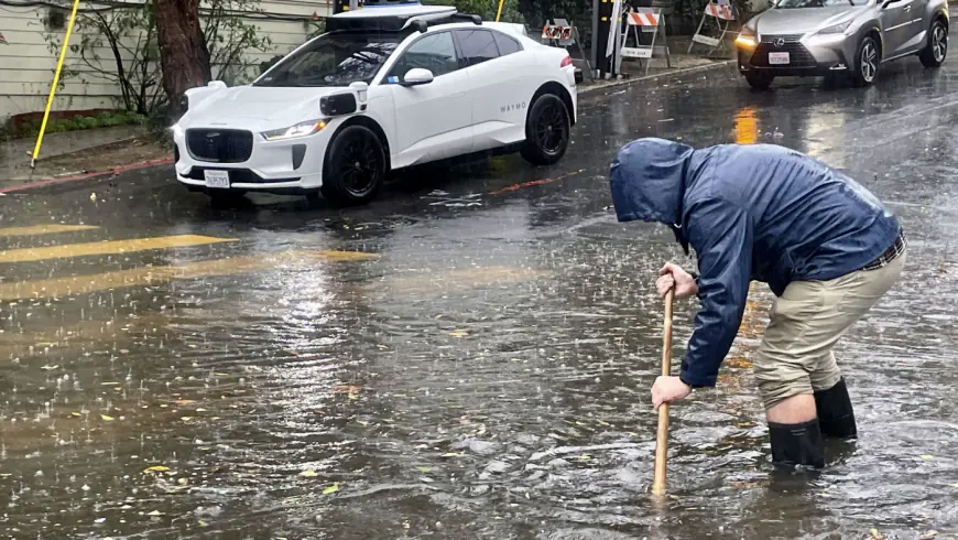 Storm lashes Northern California after leaving thousands without power in Seattle