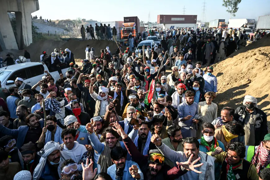 Pakistan Army Told to ‘Shoot on Sight’ as Protests Turn Deadly