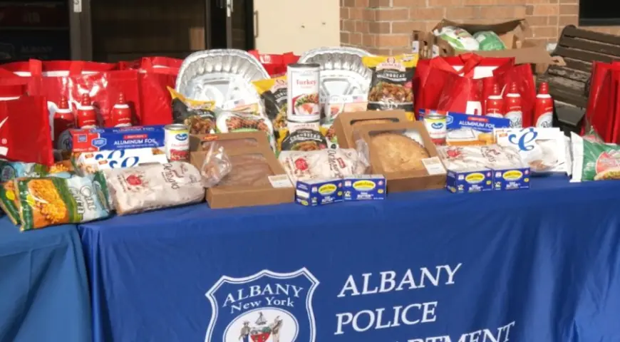 Albany police deliver Thanksgiving meals to families in need