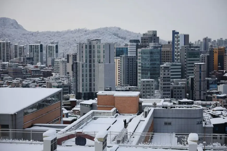 South Korea battles second day of heavy snow; four dead