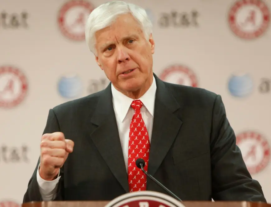 Bill Battle, former Alabama AD and Tennessee coach, dead at 82