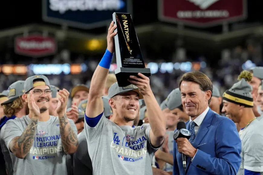 Los Angeles Dodgers extend contract of postseason hero