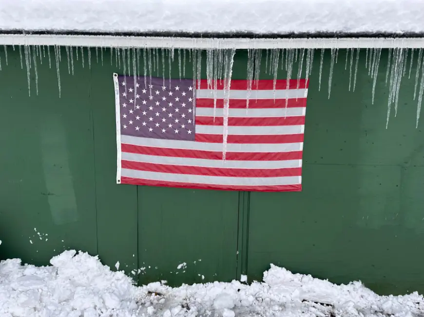 Lake-effect snow blankets the Great Lakes as Thanksgiving travelers head home