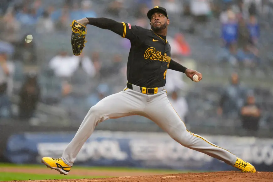 Ex-Yankees closer Aroldis Chapman joining rival Red Sox on a one-year deal