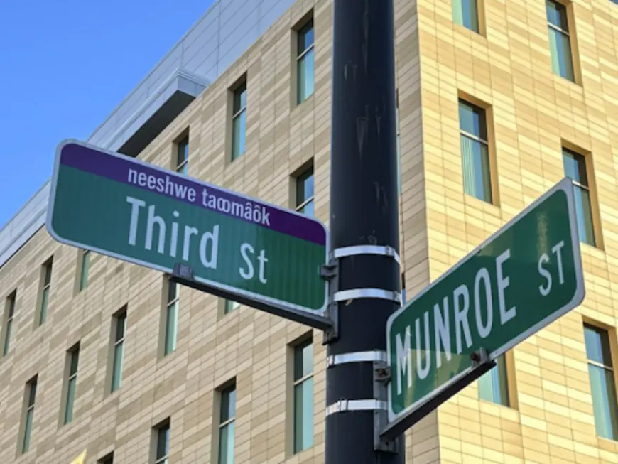 Cambridge unveils bilingual street signs in Massachusett language