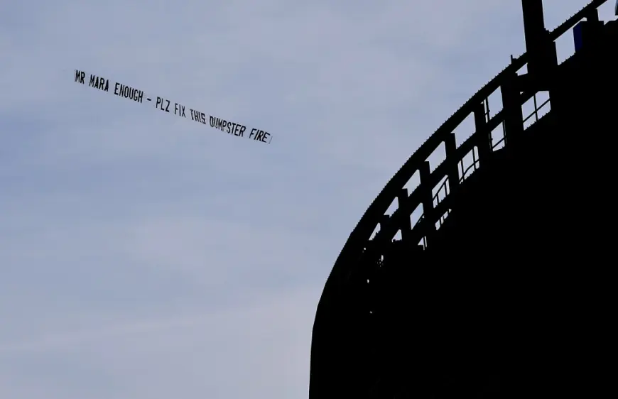 Giants fan banner implores John Mara to ‘fix this dumpster fire’ in MetLife Stadium flyover