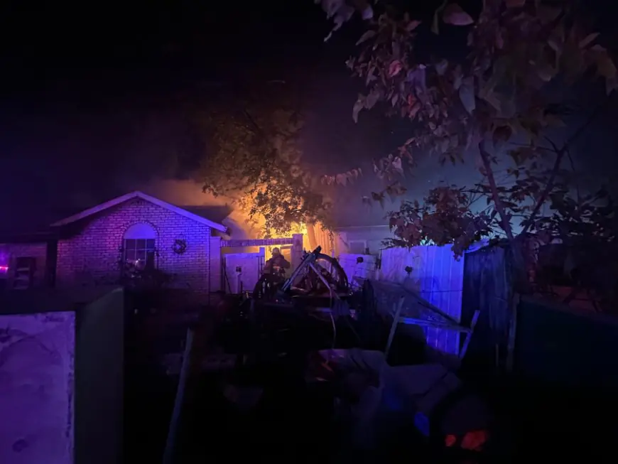 AFD puts out 2-alarm fire in southeast Austin