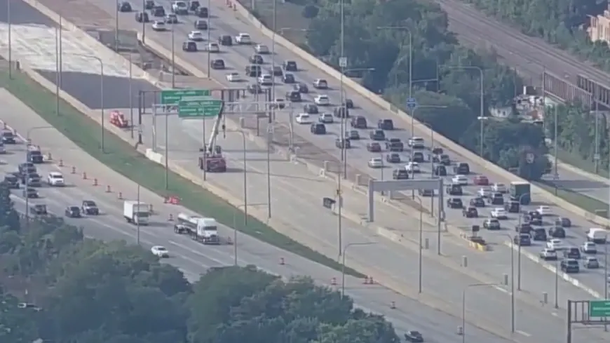 Kennedy Expressway’s reversible lanes still closed nearly 9 months after work began