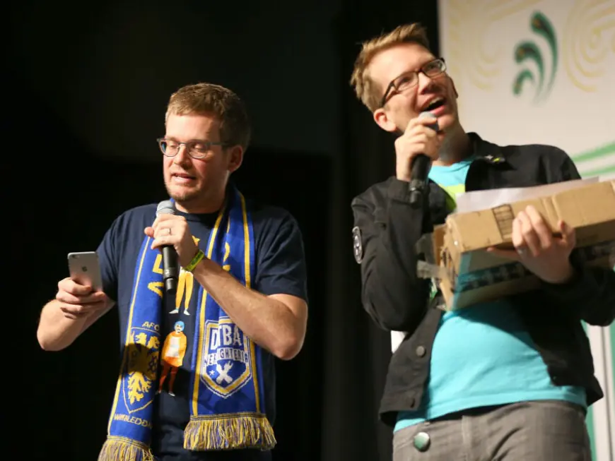 Online creator Hank Green to deliver MIT commencement speech next year