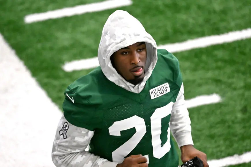 Breece Hall sits out another practice with knee injury as Jets’ young replacements keep impressing